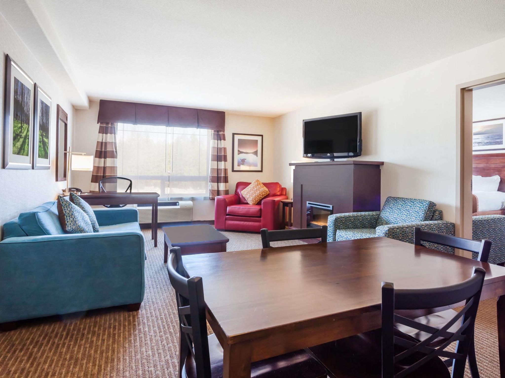 Hotel Ramada By Wyndham Creston Exterior foto