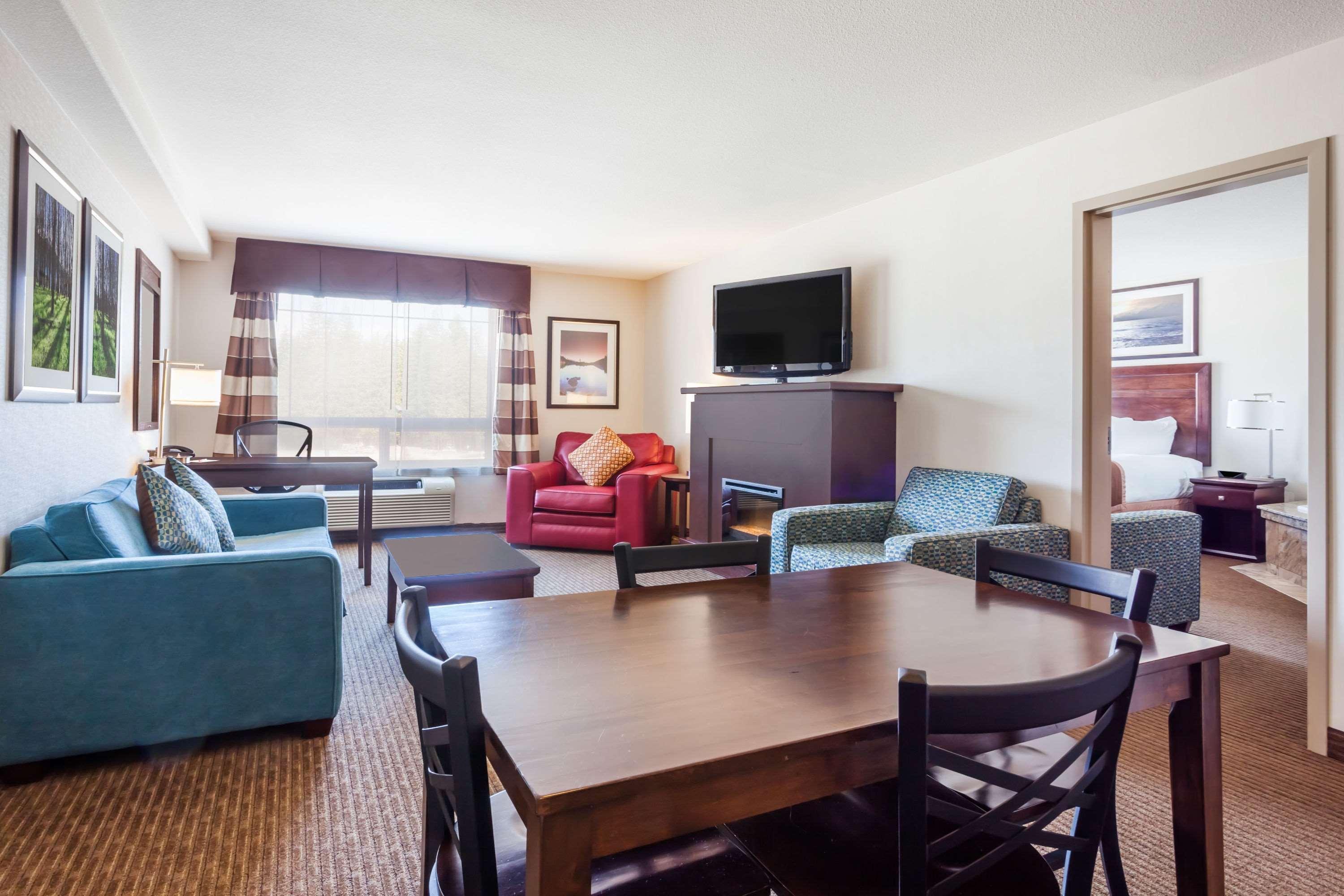 Hotel Ramada By Wyndham Creston Exterior foto